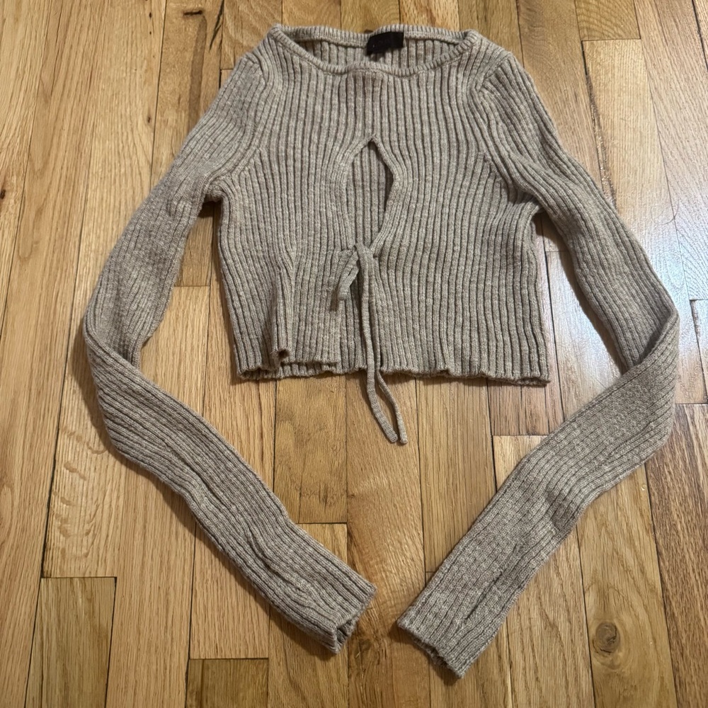 h:ours Lua Cropped Keyhole Sweater from Revolve - Picture 2 of 7